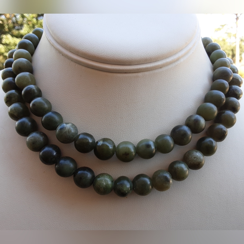 LES BERNARD Natural Green Nephrite Jade Necklace 30" - Vtg
